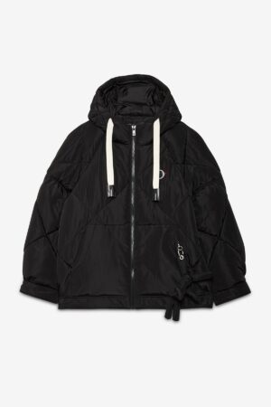 HUGOG6135_1920_11_202507164100